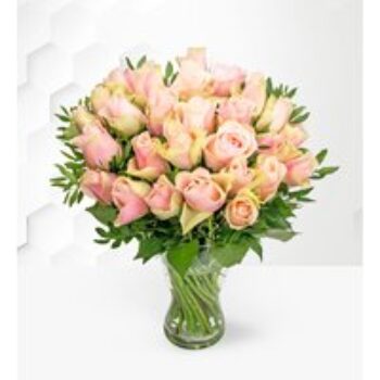 La Belle - Free Chocs - Flower Delivery - Rose Bouquet - Birthday Roses - Next Day Flower Delivery